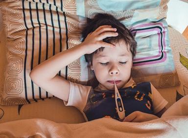 Deti u nás trápi agresívny druh chrípky s teplotami aj 7 dní! Ako spoznať jej príznaky? Zatvorených je dnes už takmer 200 škôl a škôlok